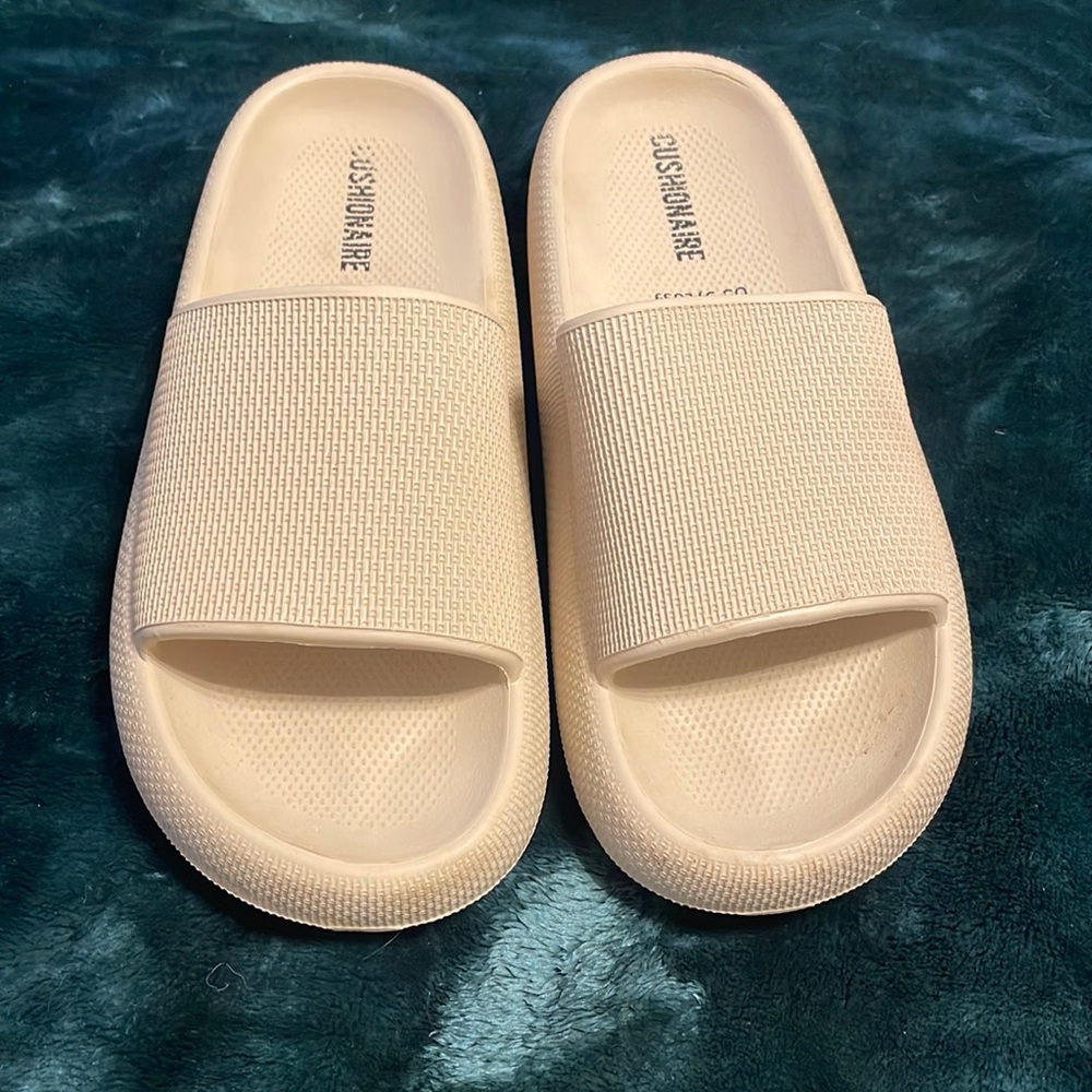 Cushionaire pillow /cloud slide sandals